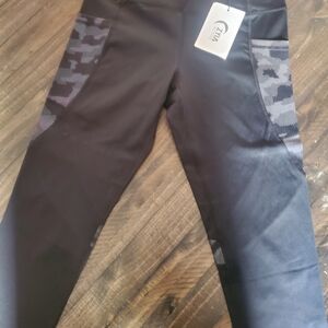ZYIA Black Camo Reflective Pocket Brillant High-Rise Capri 20"